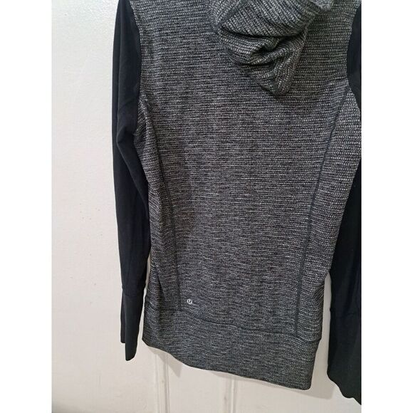 Lululemon Women's Size 8 Daily Practice Gray Black 2 Way Jacket Hoodie Run Gym - Picture 5 of 7